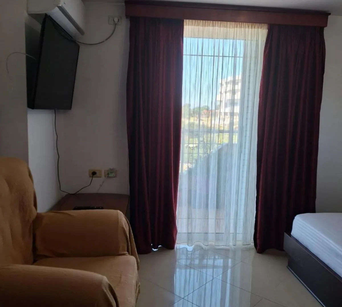 Noel & Lea Apartment Ксамил Албания